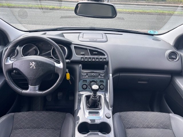 PEUGEOT 3008 1.6HDI