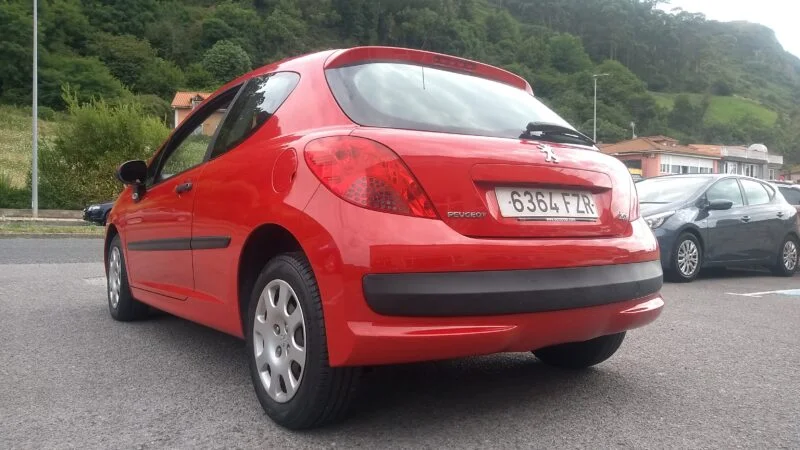 PEUGEOT 207 1.4I