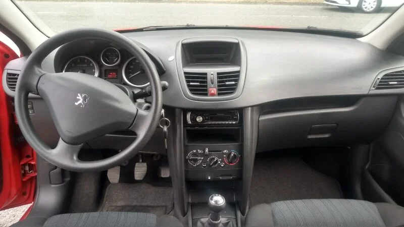 PEUGEOT 207 1.4I