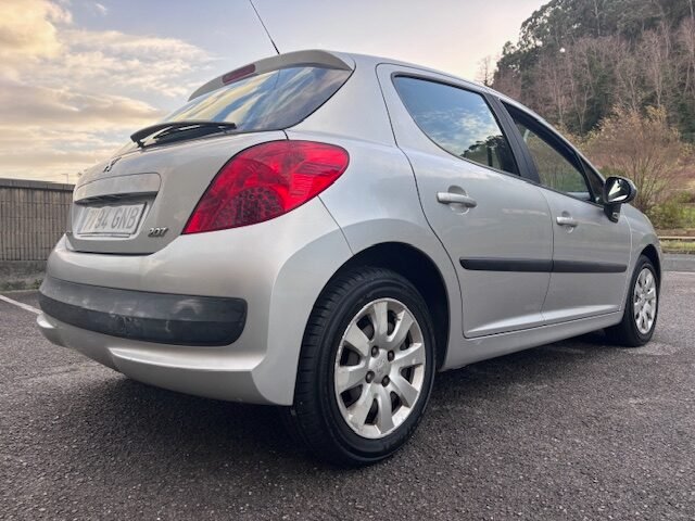 PEUGEOT 207