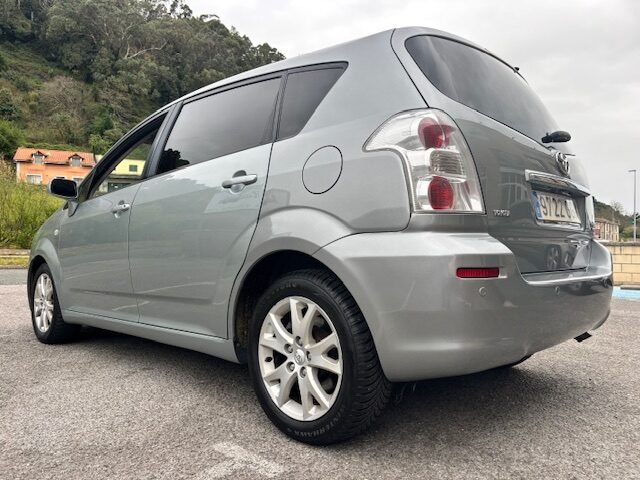 TOYOTA COROLLA VERSO