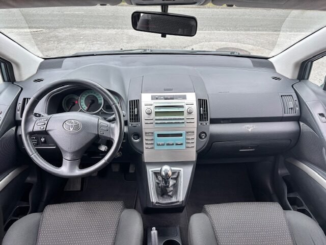 TOYOTA COROLLA VERSO