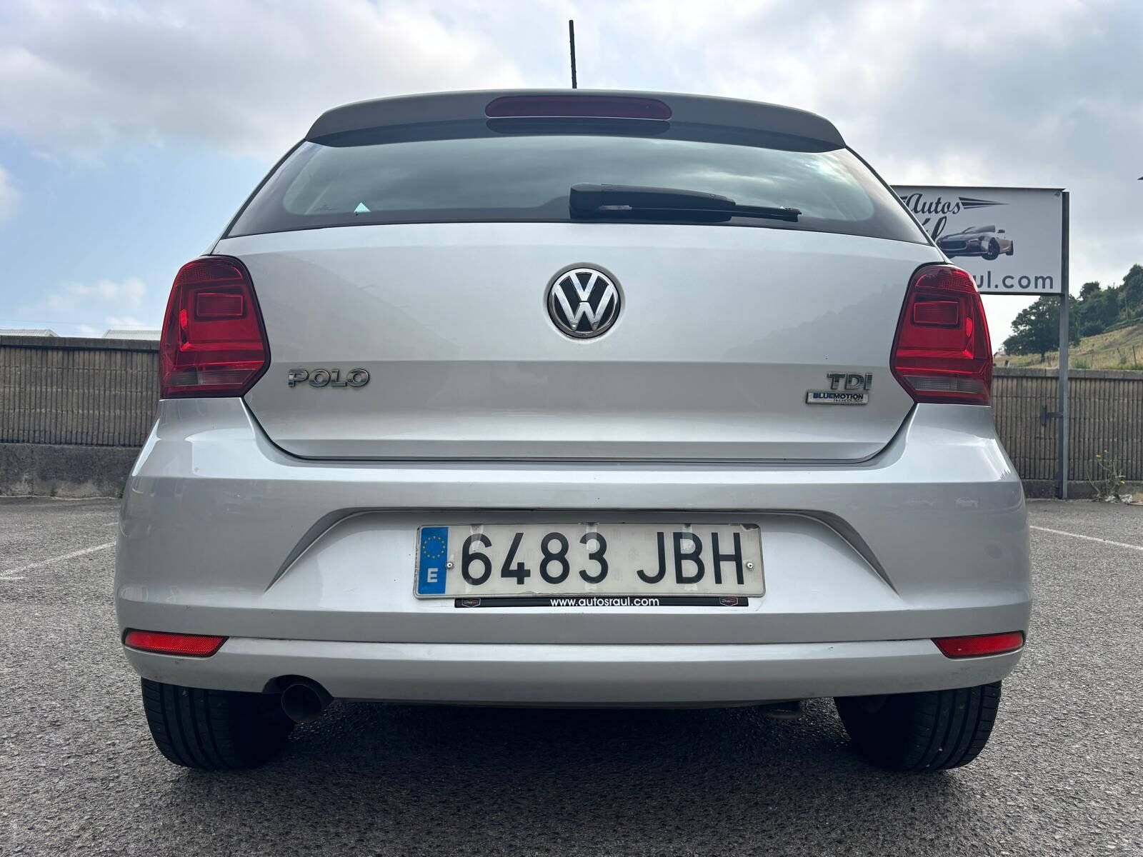 VOLKSWAGEN POLO