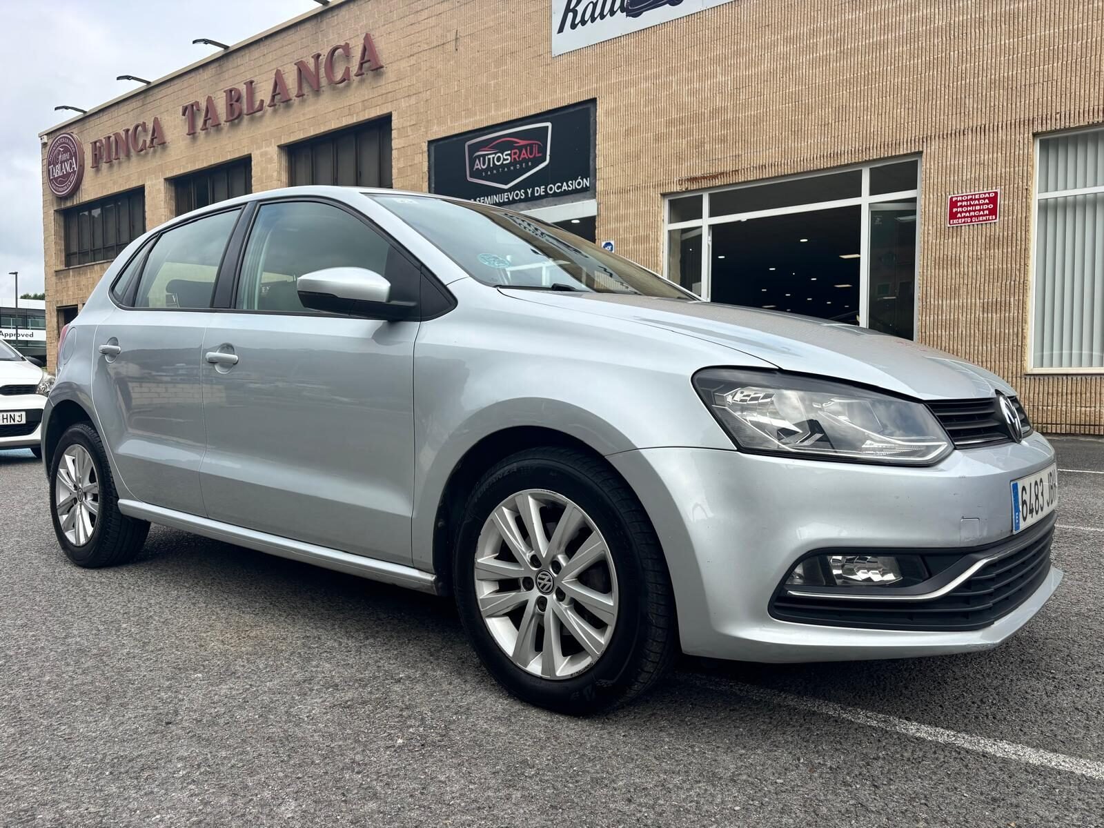 VOLKSWAGEN POLO
