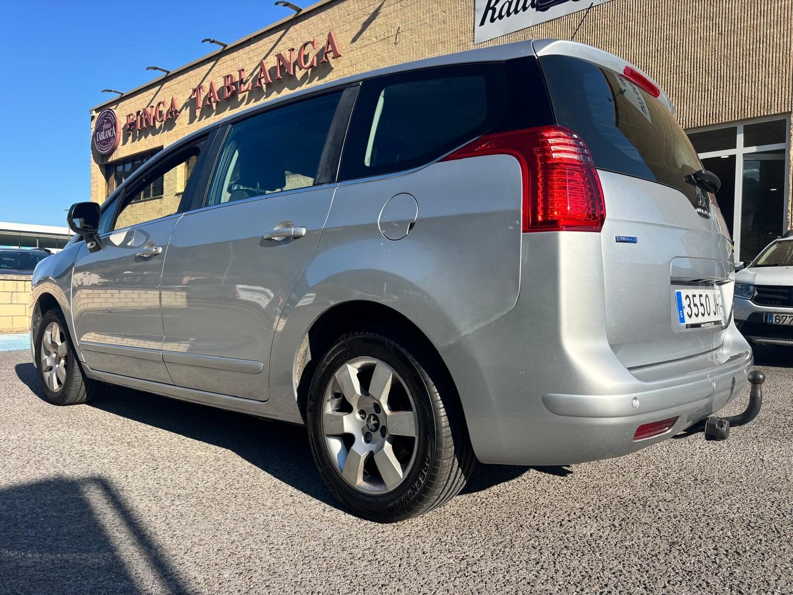 PEUGEOT 5008