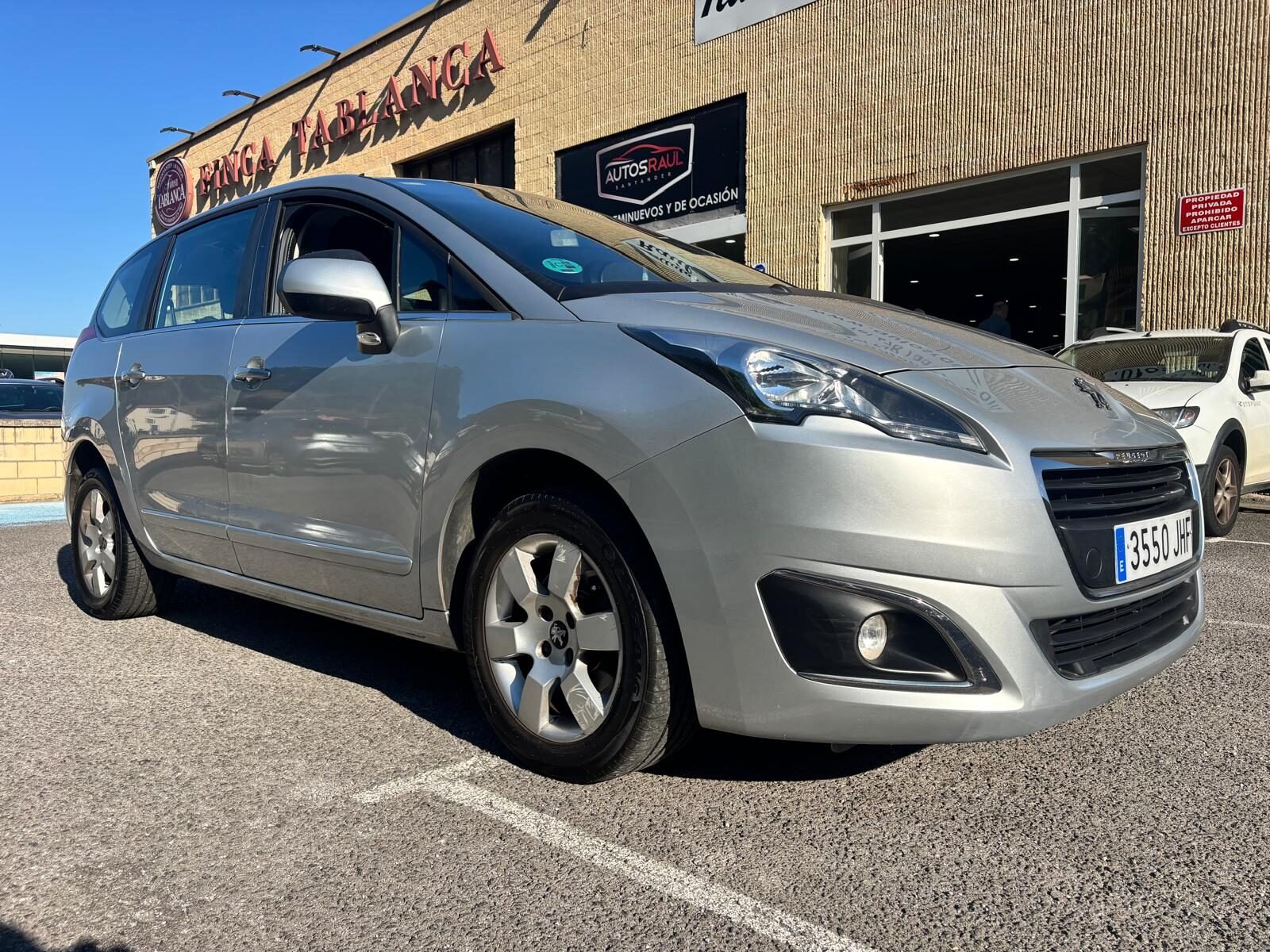 PEUGEOT 5008