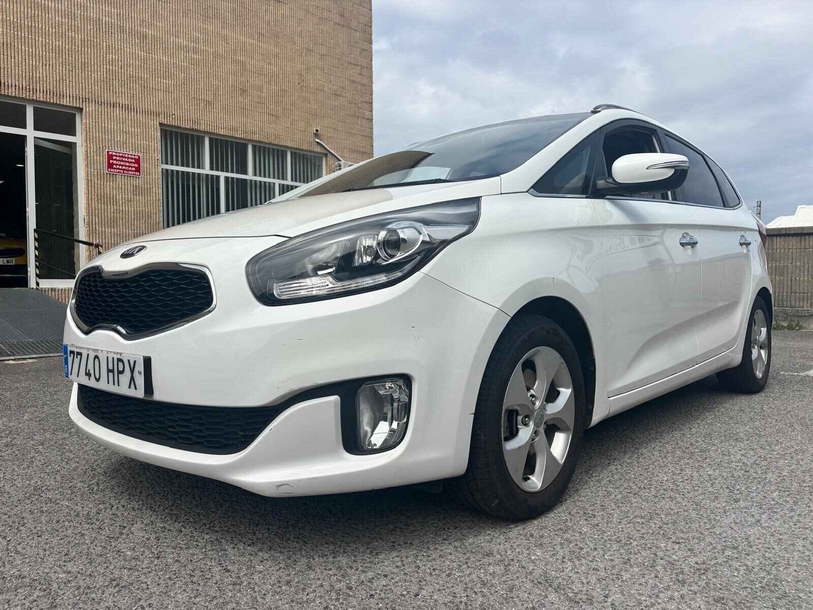 KIA carens